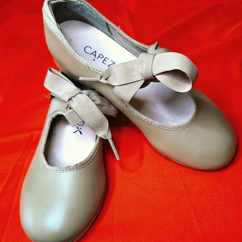 🦋Tan Capezio tap shoes for girls💐